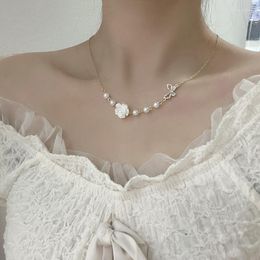 Ketten Camellia Pearl Halskette für Frauen Vintage Sweet Lovely Butterfly Pendant Chain Choker Trendy Elegant Wedding Jewelry