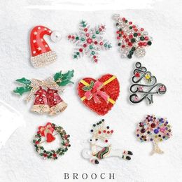 Luxury Exquisite Christmas Tree Deer Hat Brooch Pin Claus Boot Fashion Jewelry Gift Christmas Decoration Brooches