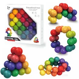 Jogos de tabuleiro coloridos de rotação grátis Variável forma educacional Puzzle Ball Stress Relief Toys