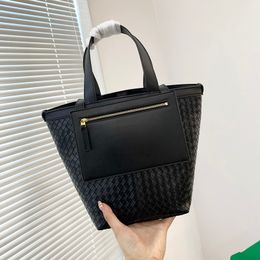 Simple Woven Vegetable Basket Luxury Tote Bag Designer Womens Handbag Classic Leather Design Handbags With Box CSD2311073