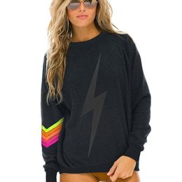 Kadınların Hoodies Sweatshirts 2023 Sonbahar ve Kış Elastik Sweatshirt Gökkuşağı Baskı Yuvarlak Boyun Kazak Nation 5 Srtipe Sweater 231107