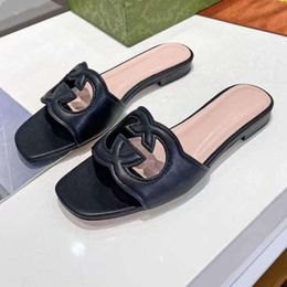 Sandals 2024 Women Cut-out Slide Sandal Leather Designer Interlocking Mid-heel Slippers Rubber Sole Solid Colour