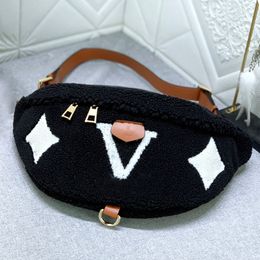 Luxury Designer Waist Bag Crossbody Women's Chest Bag Winter Teddy Bear Designer Bag Cell Phone Pouch Women's Furry Waist Bag Shoulder Bag Wallet