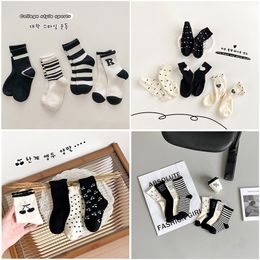 Designers Design Wave Point Toddlers Baby High Quality Boys Girls Fashion Big Children Breathable Cotton Socks Youth Black And White Striped Kids Mid-tube Socks