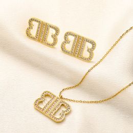 Designer de marca conjunto de jóias 18k banhado a ouro colares de luxo brincos conjunto inverno nova menina presentes conjunto de jóias design para mulheres moda amor brincos