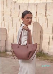 Designer-tote Bag Full-Grain Textured Leather Designer Magnetic Buckle Closure Handbag Women Suede Inner Lining Large Capacity Handbags