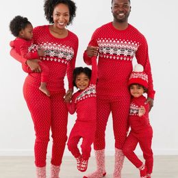 Family Matching Outfits Mom Dad Kids 2 Pieces Suit Baby Romper Soft Casual Sleepwear Xmas Family Look Family Christmas Pyjamas Set Year Clothes 231107