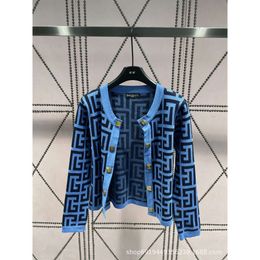 23 Early Autumn New niche design trendy brand map metal buckle knitted cardigan top fashionable and versatile