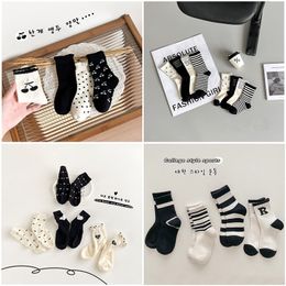 Designers Design Wave Point Toddlers Baby High Quality Boys Girls Fashion Children Breathable Cotton Socks Youth Black And White Striped Kids Mid-tube Socks