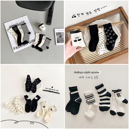 Design Wave Point Toddlers Baby High Quality Boys Girls Fashion Big Children Breathable Cotton Socks Youth Black And White Striped Kids Mid-tube Socks