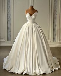 2023 Luxury Ball Gown Wedding Dresses Sweetheawrt Crystal Pearls Sleeveless Satin Floor Length Bridal Gowns Custom Made Robe De Mariee Open Back