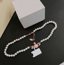 Pendant Necklaces Fashion Brand Designer Letter Viviene Chokers Luxury Women Jewellery Metal Pearl Necklace cjeweler Westwood For Woman Chain Motion current 57