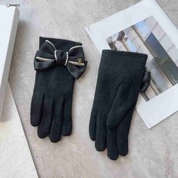 Brand finger gloves Women Accessories Designer Hair gloves Fashion Jewellery High quality bow letter LOGO design to keep warm Nov 08