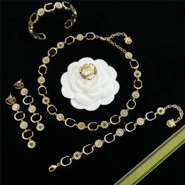 Luxury Designer Pendants Silver Necklaces Womens Gold Bracelet Designers Hoops Earring G 925 Silver Jewelry Sets Chrysanthemum Ornaments Lover Rings 231185D