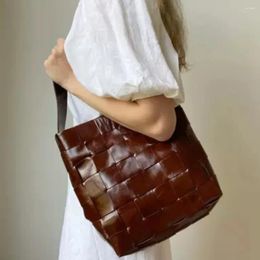 Evening Bags Niche Designer Shoulder Large Capacity Retro Commuting Handbags Layer Cowhide Bucket Hand Woven Womens Bag