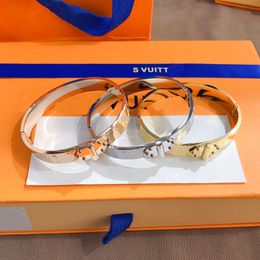 3 coloras de pulseira de pulseira larga de designer de luxo para mulheres com revestimento de ouro 18k design de moda banhado a ouro