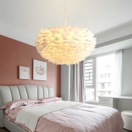 Lampadario a sospensione nordico moderno soggiorno camera da letto piuma calda sala da pranzo lampada abbigliamento caffetteria lampadario AA230407