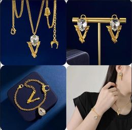 Fashion Designer Necklace Bracelet Earring Crystal Water Droplets Pendant Jewellery V Letter Banshee Medusa Head 18K Gold Plated Birthday Festive Party Gift HMS8 -- 89