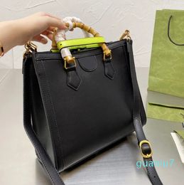 Women Shopping Bags Tote Bag Large Capacity Package Smooth Leather Plain Hardware Bamboo