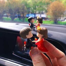 s Cute Interior Ornaments Marriage Proposal Kiss Couple Doll Center Console Decoration For Car Accessories AA230407