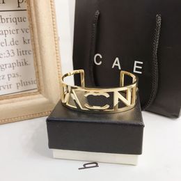 Designer Jewellery Designer Cuff Bangle Bracelet Letter Pendant Plated Rose Gold Coated Fashion Design Popular Emed Stamp Brand Letters Accessory