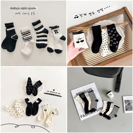 Designers Design Wave Point Toddlers Baby High Quality New Boys Girls Fashion Big Children Breathable Cotton Socks Youth Black And White Striped Kids Mid-tube Socks