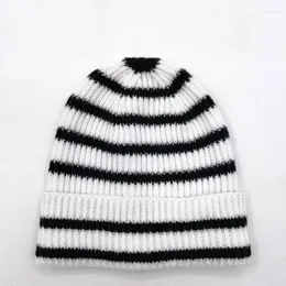 Berets 2023 Fashion Classic Black White Stripes Cuffed Women Beanie Winter Hats