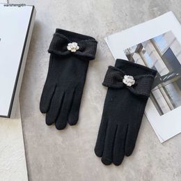 Best Brand finger gloves women accessories designer wool fashion jewelry high quality flowers LOGO autumn and winter plus velvet gloves Nov 08