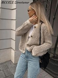 Women's Fur Faux Fur Lamb Wool Women Coat O-neck Long Sleeve Single Breasted Female Short Jacket Autumn Winter Fashion Strert Loose Lady Outwear 231108