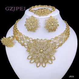 Stud Dubai Gold Colour Jewellery Set For Women 18k Plated African Nigeria Fashion Of Necklace Earring Ring And Bracelet 231109