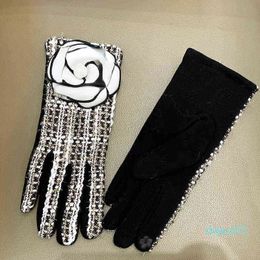 Fashion Gloves Warm Plus Velvet Thicken Touch Screen Cashmere Mittens Grid Big Flower Gloves for womeninvierno