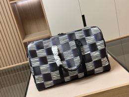 23SS Unisex Luxurys Designers Travel Bag Handbags Shouder Crossbody Women Large Capacity Handbags Pouch Purse Original Metal Go On A Trip Collapsible 45CM