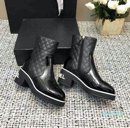 2023 Motorcycle boots rubber bottom trainers Winter Flap quilted Short Boots warm shoes