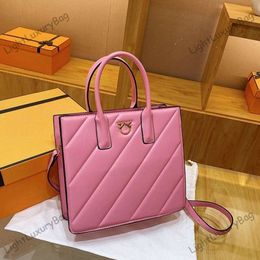 Designer Pink Handbags Classic Tote Large Capacity Shopping Bag Women Handbag Large Capacity Package Shoulder Commuter Bags Genuine Leather Fashion Purse