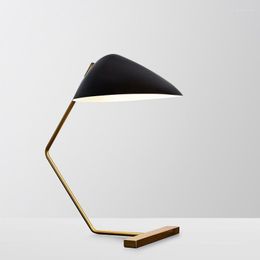 Tischlampen Postmoderne nordische Arbeitszimmerlampe Designer Art Einfaches Retro-Lesen Weicher Augenschutz