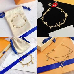 Simple bracelet for women flower charms bracelets luxury wedding non tarnish jewelry letter pendant chains plated gold silver bracelets 600M