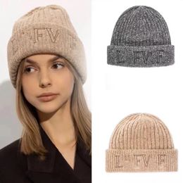 2024 Hot Selling New Fashion Designer Winter Outdoor Sports Hat Luxury Quality Fox Fur Plunger Hat Beanie Cap Girls' Knitted Hat High Quality Craft 01L