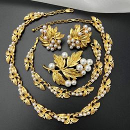 Stud European and American retro French court leaf shape pearl necklace jewelry set 231109