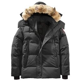 Piumino da uomo di alta qualità Cappotto d'oca Cappotto di vera pelliccia di lupo canadese Wyndham Cappotto Abbigliamento Stile di moda Capispalla invernale Parka Taglia XS-2XL