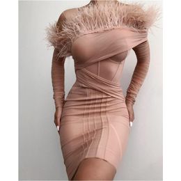 Casual Dresses Vero Sinly 2023 Winter Women Sexy Off Shoulder Feather Long Sleeve Bodycon Bandage Dress Elegant Celebrity Evening Party Dres