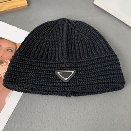Brand Designer Triangle Mark Letter Bucket Hats Winter Popular Warm Keep Windproof Stretch High-quality Wool Stripe Wide Brim Hats Fashion Accessories