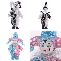 Dolls 9 Inch Porcelain Smiling Clown Doll Wearing Outfits Funny Harlequin Circus Props Halloween Christmas Decoration Kids Gifts 231109