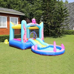 Water Bounce House Jumper Parque aquático inflável para crianças pulando com piscina de bolinhas Castelo molhado e seco Brincar ao ar livre divertido no jardim Presentes de festa no quintal Spray de polvo