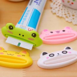 500pcs 9*4cm Cartoon Animal Plastic Toothpaste Squeezer Bath Toothbrush Holder Bathroom Sets Home Commodity Creative Kitchen Accessories Bathroom Tool