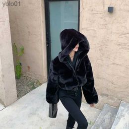 Women's Fur Faux Fur High Quality Furry Cropped Faux Fur Coats and Jackets Women Fluffy Top Coat with Hooded Winter Fur Jacket manteau femmeL231109