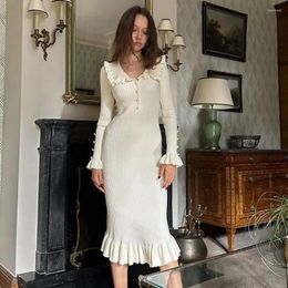 Lässige Kleider Elegante gestrickte Rüschenbesatz Pullover Kleid Outfits für Frauen Herbst Winter Mode Vintage Midi Slim Weihnachtskleidung 2023
