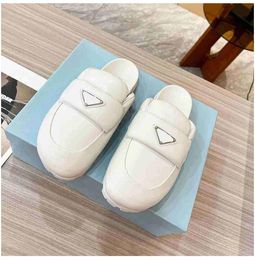 Women Slippers Designer Scuffs Real Leather Soft Padded Mules Platform Sandals Casual Loafers Shoes Black White 01