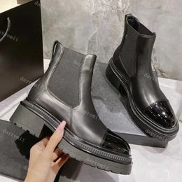 Boot Calfskin Tasarımcı Ayakkabı Botları Önyükleme Deri Martin Önlük Platform Bej Siyah Askeri Kökap Toka Sıradan Ayakkabı Moda Dayremit 38880 IES IES