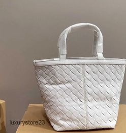 Woven Handheld Fashionable Botteega Grade Venata Lady Basket Bag Beauty Bags Women's Cabbage Designer