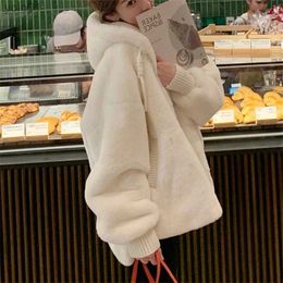 Women's Fur Faux Fur White Imitation Lambwool Outwear Top Coat Women Winter Warm Furry Overcoat Casual Sobretudos Hooded Faux Rabbit Fur Plush JacketL231111